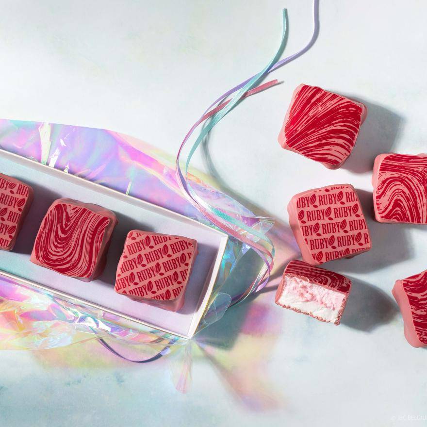 Ruby chocolate coated printed marshmallows