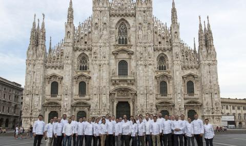 Chefs' Seminar group picture in front of Duomo