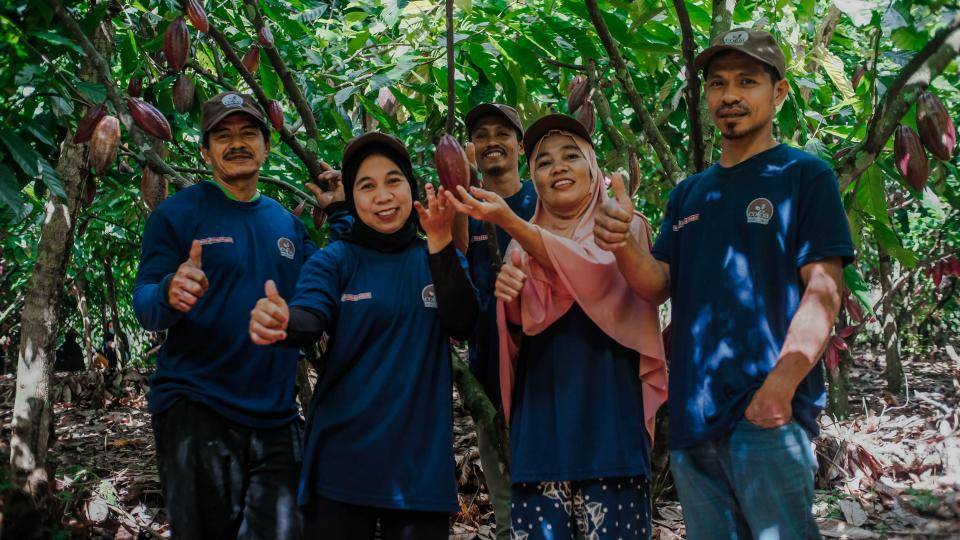 Barry Callebaut trains local farmers in Indonesia