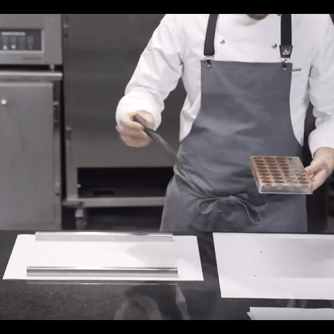How to make moulded chocolates?