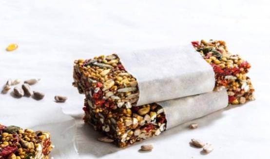 granola bar with cacaofruit