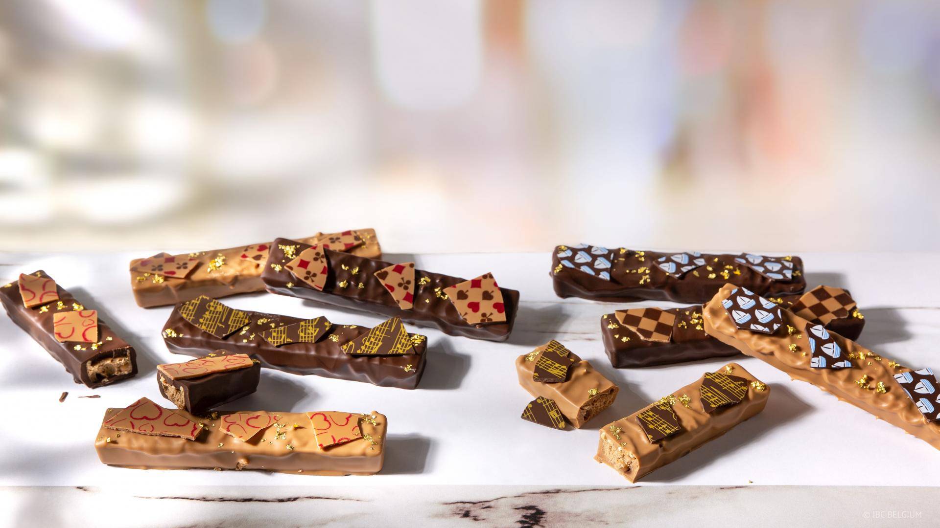Chocolate bars with printed chocolate shards