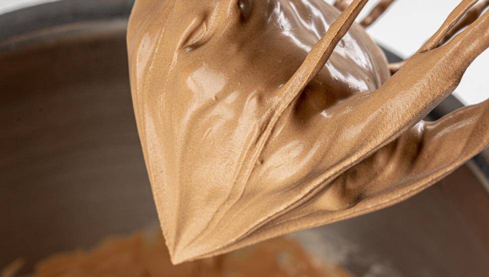Step-by-step: how to prepare a whipped ganache with 57% Lennix