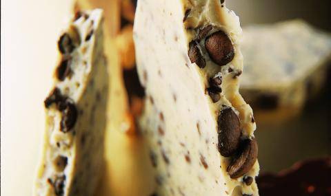 Barry Callebaut, Chocolate block with nuts