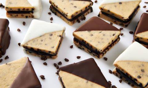 Cookie dough dipped in Van leer Shine