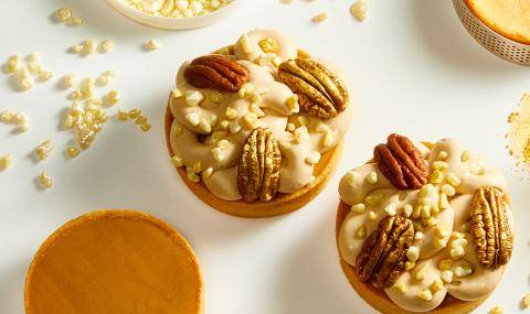 Mona Lisa metallic sprinkles gold tartlet