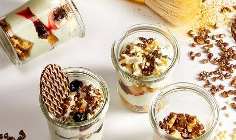 Mona Lisa metallic sprinkles dessert