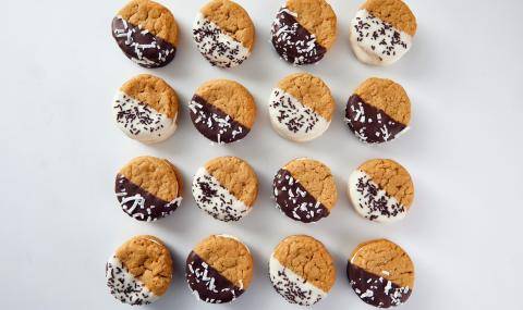 Four rows of four cookies dipped in white and dark chocolate