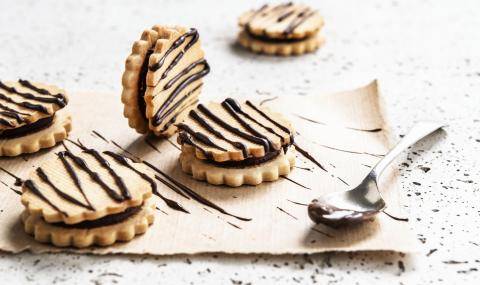 CHOCOLATE BISCUITS SANDWICH