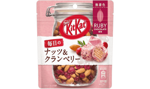 Ruby Kitkat bites with nuts and berries