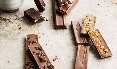 Chocolate bars without added sugars, perfect for a healthy snack