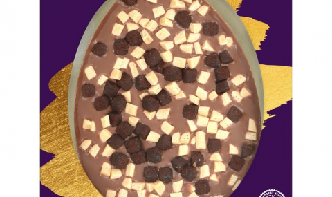  Albert Heijn Excellent Brownie Egg. Milk chocolate with fudge and brownie pieces