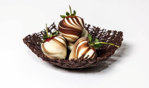 large_chocolate_strawberry_callebaut