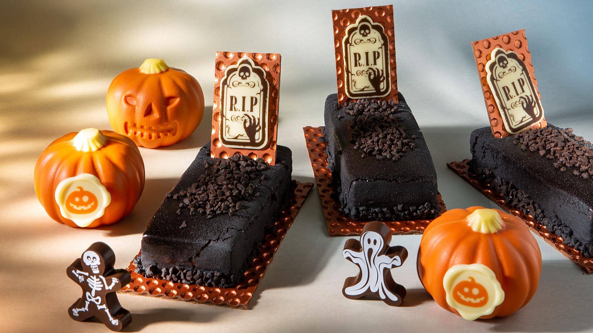 Chocolate pumpkins, cake graves and chocolate skeletons