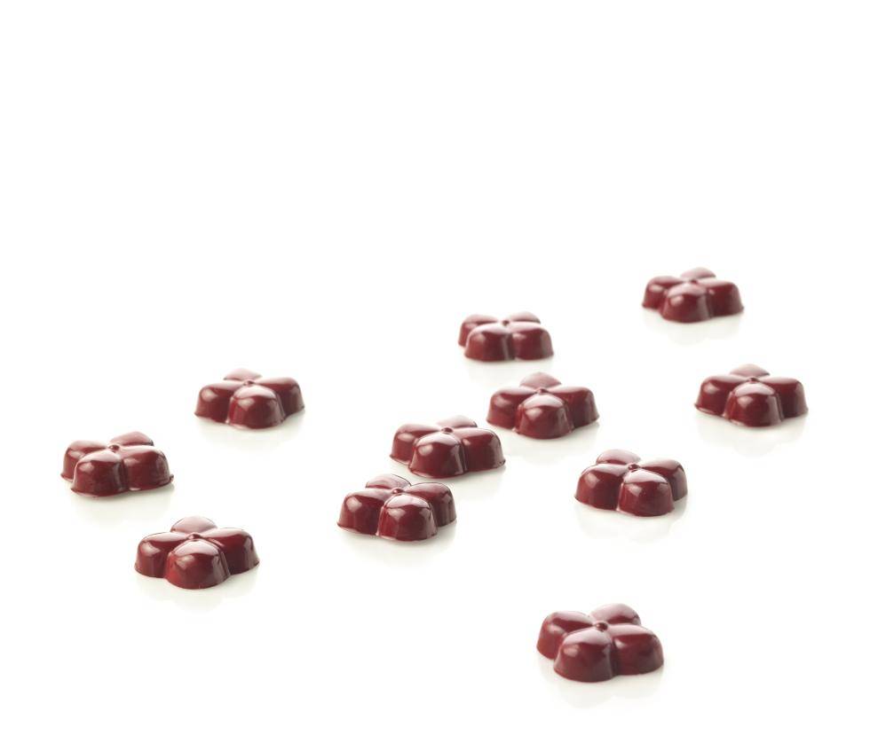 How to color raspberry ganache