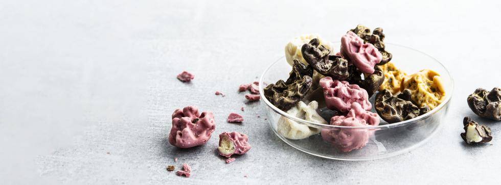 https://www.barry-callebaut.com/sites/default/files/styles/paragraph_page_intro_responsive/public/2020-03/Ruby%20chocolate%20rocks.jpg?itok=iEiF8K56