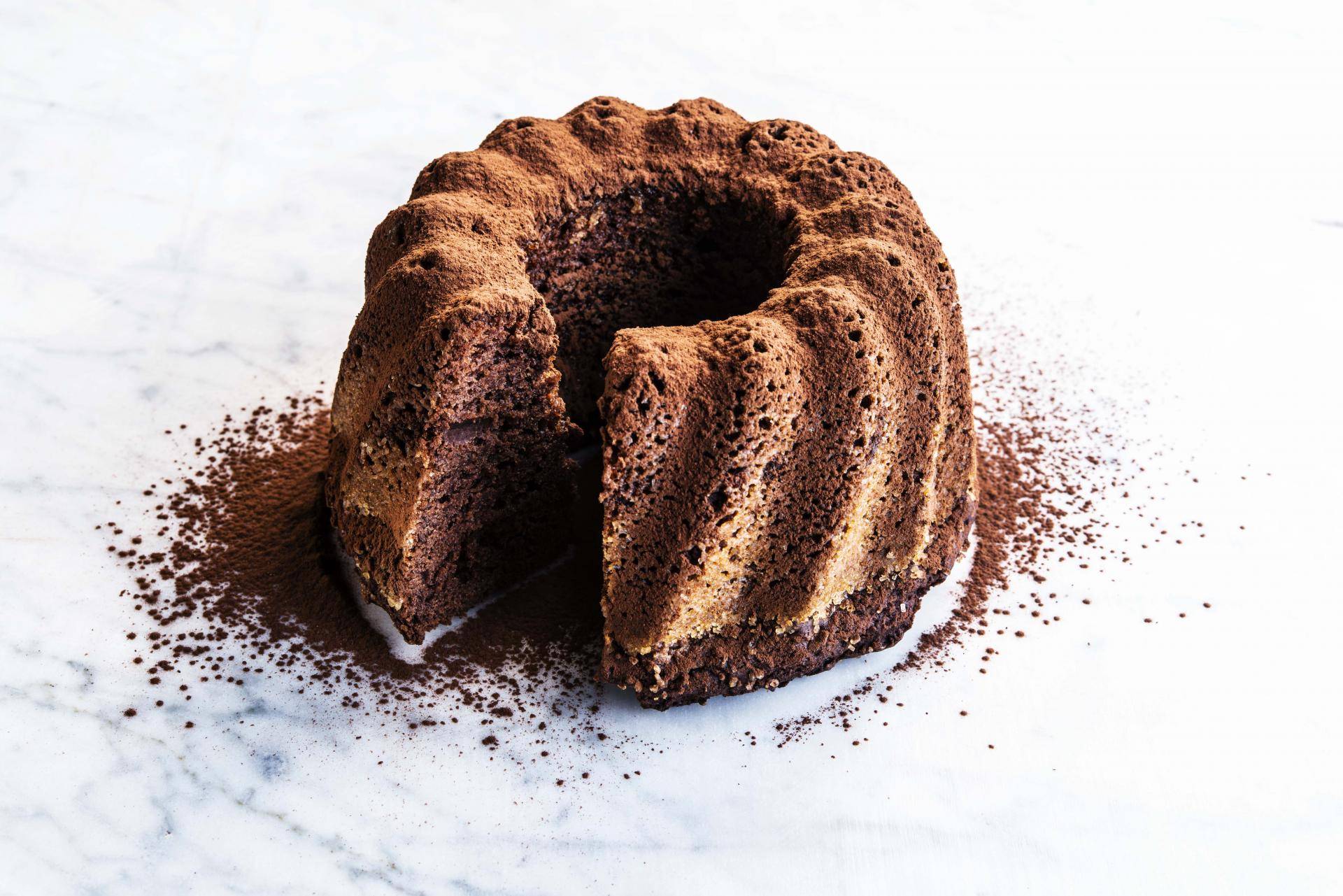 Bundt cake with Bensdorp cocoa powder