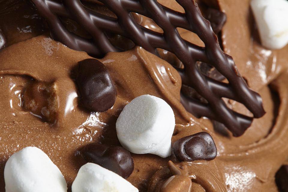 Chocolate ice cream with dark chocolate granella and meringue