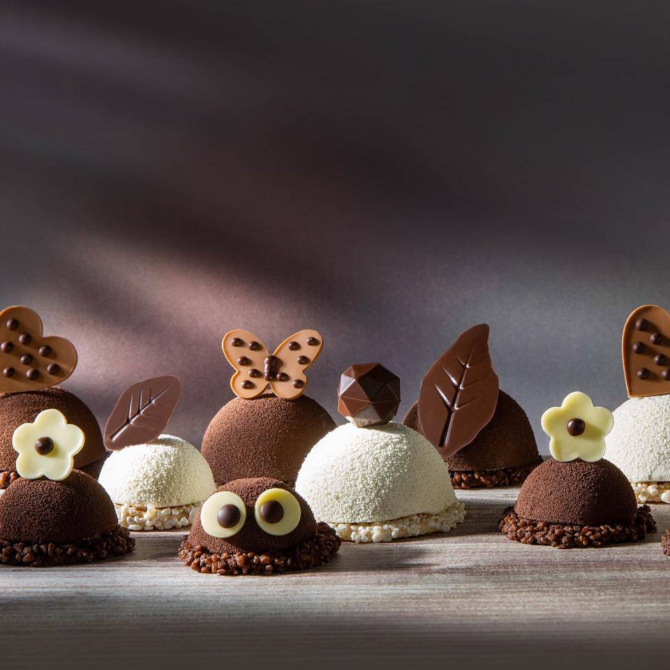 Mini bombes with Chocolate Originals chocolate decorations