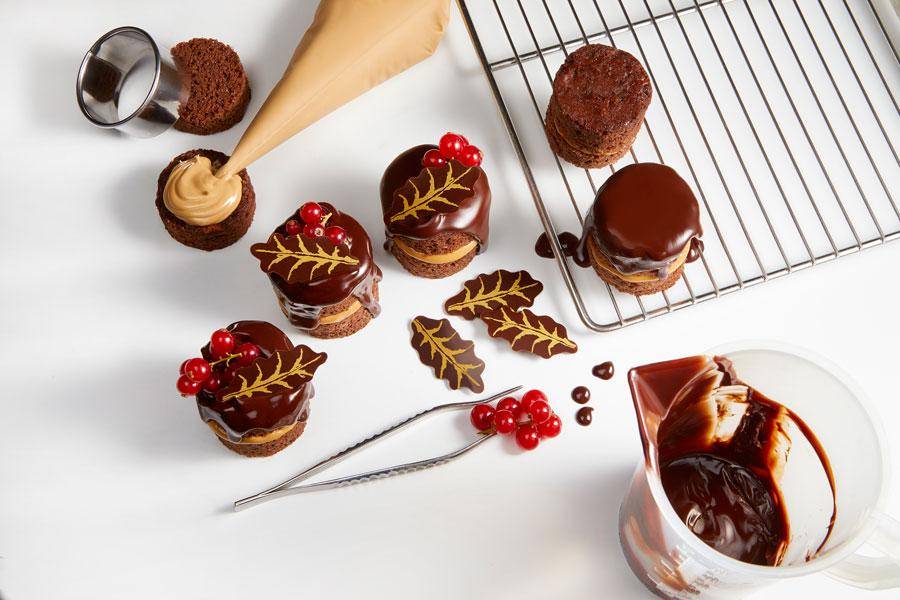 DRIPPING CAKE