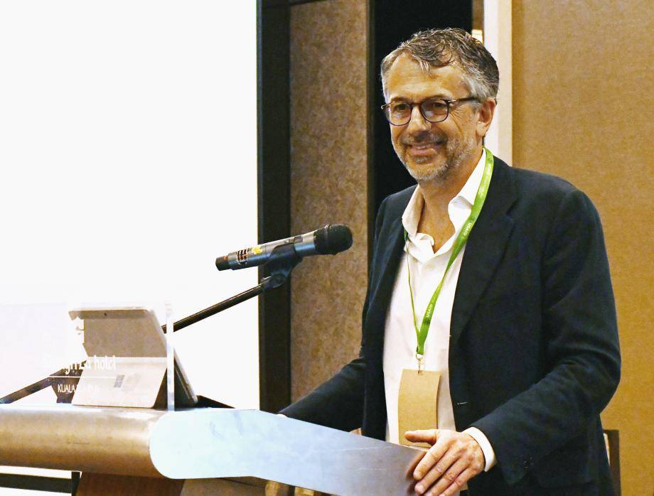 Massimo Selmo, Head of Global Sourcing, Barry Callebaut, delivers the welcome address at The Roundtable on Sustainable Coconut and Coconut Oil