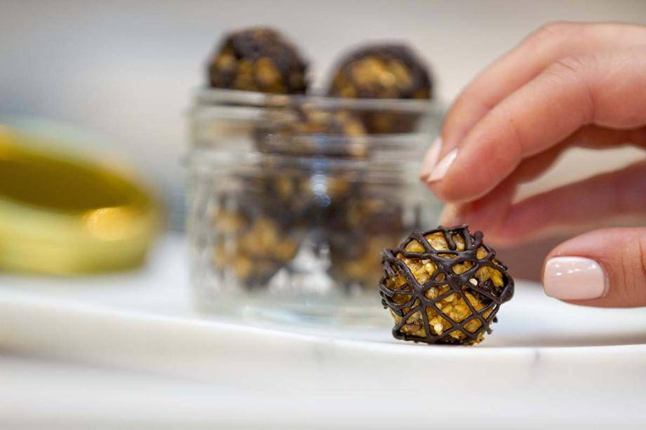 Barry Callebaut Granola Bite Close