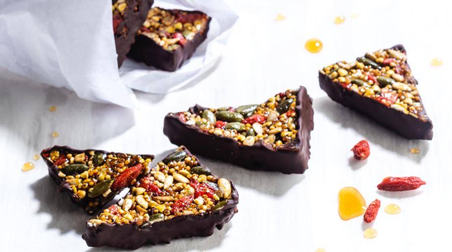 granola bars with cacaofruit ingredients