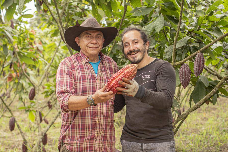 cacaofarmers with upcycled cacaofruit