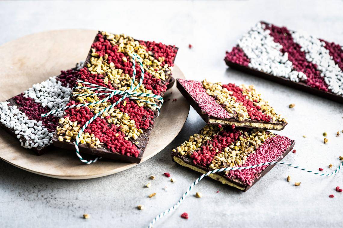 Chocolate tablets with pistachios, red berry Crispy Whispers and meringue crumbs