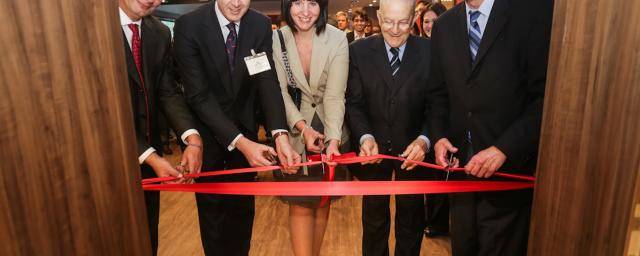 Inauguration ceremony, cutting the ribbon