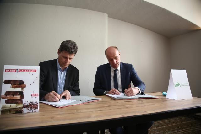 Antoine de Saint-Affrique and Joost Oorthuizen signing partnership