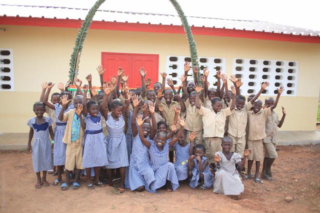 schoolkids in West Africa