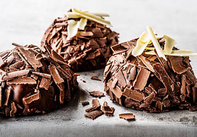 Bombe with chocolate shavings